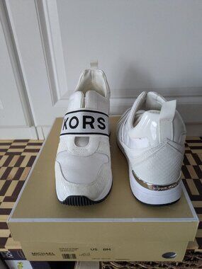 Michael kors brand new in a box. A shoe size 8 women